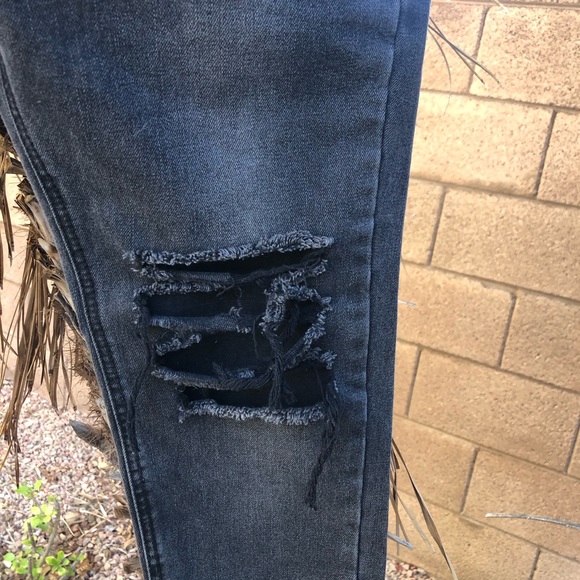 Painted Jeans 🌞 - Picture 5 of 6